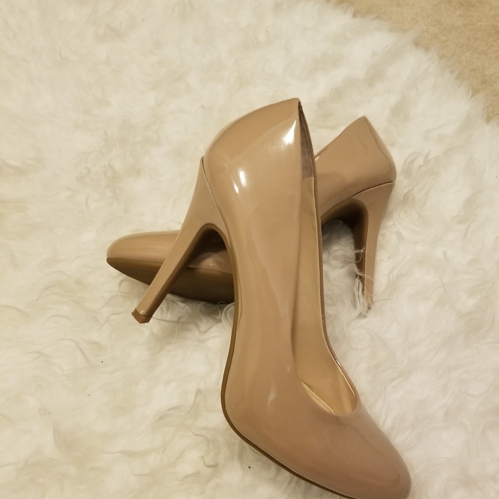 Jessica Simpson nude heels